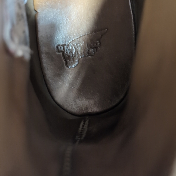 Red Wing Black Chukka Boots with Timeless Design - Picture 4 of 7